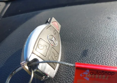 2013 Mercedes-Benz E 350 4Matic z USA, uszkodzony, nr VIN WDDHF8JB3DA749333